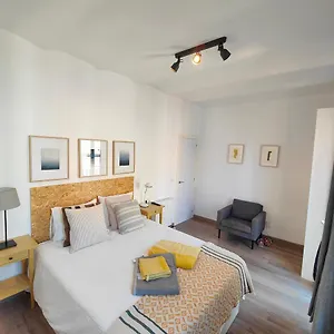 https://bright-flat-next-to-stadium-y-la-fira.top-hotels-tarragona.com