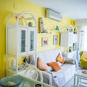 https://apt-acogedor-apartamento-en-primera-linea-de-playa.top-hotels-tarragona.com